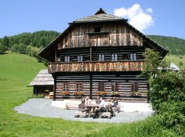 Obervostlhaus - Sehr schöne gemütliche Almhütte der besonderen Art, hotel in Ebene Reichenau