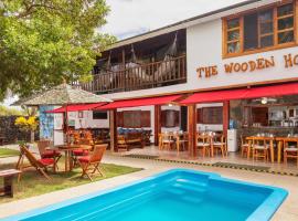 The Wooden House Hotel, hotell i Puerto Villamil
