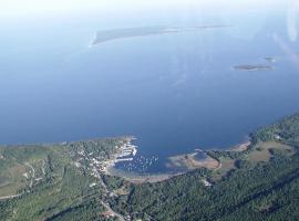 Harbor Guest House, posada u hostería en Fish Creek