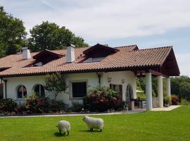 Maison d hotes Lapitxuri, guest house in Arcangues