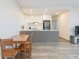 Nice and Clean Apartment with Free Wifi and Netflix, hotel near Bankstown Train Station, Bankstown