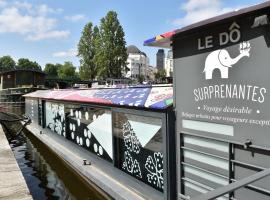 Surprenantes- Le DÔ, rumah bot di Nantes