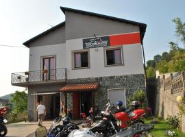 Italian Piston House Sport Moto Rent, hotelli kohteessa Millesimo