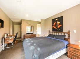 Rolleston Paradise-Master Bedroom with Ensuite Only, готель у місті Rolleston