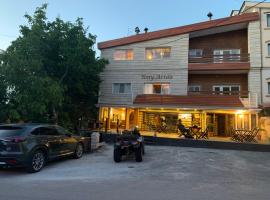 CentreToni Arida, hotel in Al Arz