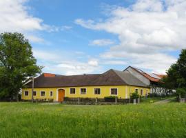 Biohof Weissensteiner, hotel v destinaci Ullrichs
