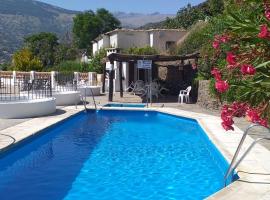 Casa Sierra Nevada, hotelli, jossa on uima-allas kohteessa Bubión