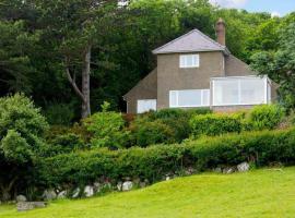 Eryl cottage in Rowen, hotell i Llangelynin