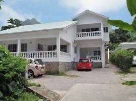 Rowsvilla Guest House, guest house in Beau Vallon
