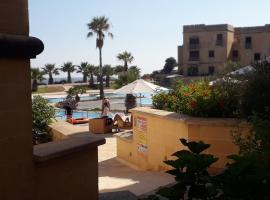 Poolside Luxury Apartment with Patio 11A4S, hotel v destinaci Mġarr