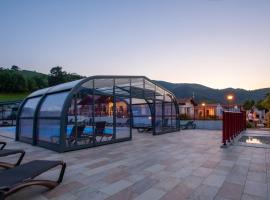 Domaine Chalets Larlapean, campsite in Saint-Martin-dʼArrossa