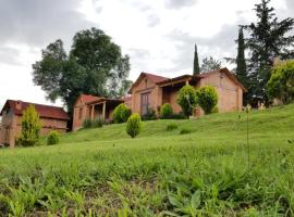 Cabañas villa de San Miguel, готель у місті Уаска-де-Окампо