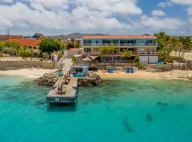 Oceanfront Apartment Yellow Tail Snapper at Den Laman