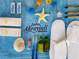 John Akroyiali, hotell sihtkohas Loutro