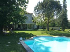 Domaine d'AROMM, B&B i Ouches