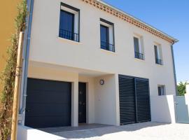 BASTIDE 9, Hotel in La Fare-les-Oliviers