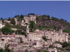 La Tour de Guet, hotell med basseng i Montbrun-les-Bains