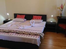 Edelweiss guesthouse, glamping and camping, guesthouse kohteessa Suhaia