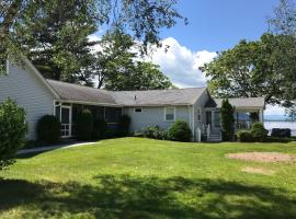 4 Bed 2 Bath Vacation home in Ossipee, hotel en Ossipee