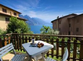 EnjoyIseoLake - Discesa a Lago with terrace and garden on lake Iseo