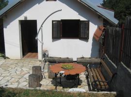 Cosy Cottage on Avala Mountain: Belgrad'da bir otel