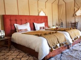 Maroc Sahara Luxury Camp & Tours, אוהל מפואר בFoum Zguid