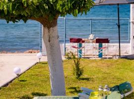 Kiko, the Coastline house, hotel with parking in Kato Achaia