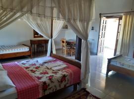 Karpaz Stone House, hotel with parking in Rizokarpaso