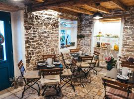 Guesthouse Centrum B&B, quarto em acomoda&ccedil;&atilde;o popular em Izola