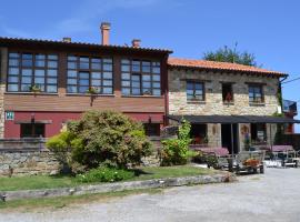 Apartamentos Rurales La Cirigüeña, hotel cu parcare din Oles