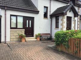 Stunning double room, private en-suite wet room, apartment in Forres