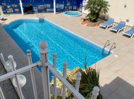 Amerique Hotel Palavas - Piscine & Parking - Plage, hotel em Palavas-les-Flots