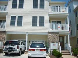 Fountain Motel Townhouse with Shared Pool, motel in Wildwood