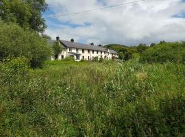 Loch Ness and Highlands holiday home, hótel í Bearnock
