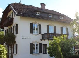 Villa Waldfrieden - Ferienwohnungen und -Haus, hotel v destinaci Kochel