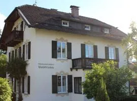 Villa Waldfrieden - Ferienwohnungen und -Haus