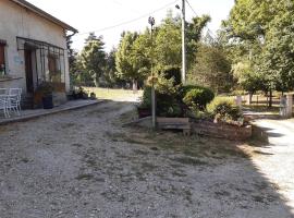 Les Marguerites Aux Lotz, hotel com estacionamento em Thiers