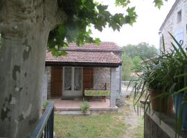 gite des trouilleres minimum 7nuits, viešbutis mieste Sampzon