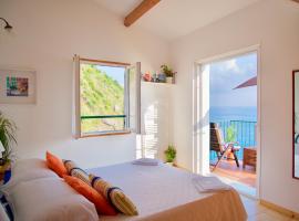 La Marinarooms suite with sea view terrace, hotel in Vernazza