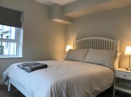 Bush House Accommodation - The Courthouse Apartment, hotel din Bushmills