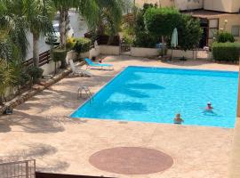 Private apartment at Aristo Universe III with pool, hotel v destinaci Paphos City