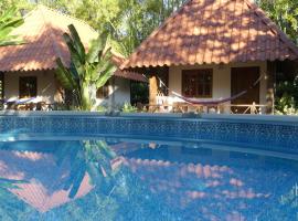 Naturalmente Boutique Bungalows y Cocina Mediterránea, nhà nghỉ dưỡng gần biển ở Las Lajas