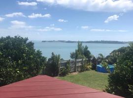 Studio with water views, hotel with parking in Omokoroa