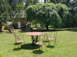 ANNEXE DU PARC 1, hotel with parking in Vimoutiers