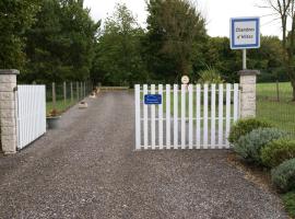 Chambres d'Hôtes Domaine d'Augy, lággjaldahótel í Farges-en-Septaine