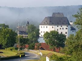 Ferienwohnung Schloss Burgk, hotel a Bleilochtalsperre víztározó környékén Burgk városában