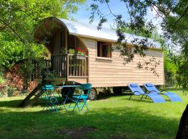 Millygite Chalet-on-wheels by the river、ミリ・ラ・フォレのシャレー