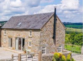 Cuckoostone Barn, holiday home in Buxton