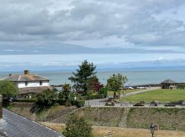 Postmans Rest, second floor apartment, Lynmouth with private parking，林茅斯的飯店