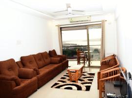3 BHK Apartment with river view, hotel in Panaji
